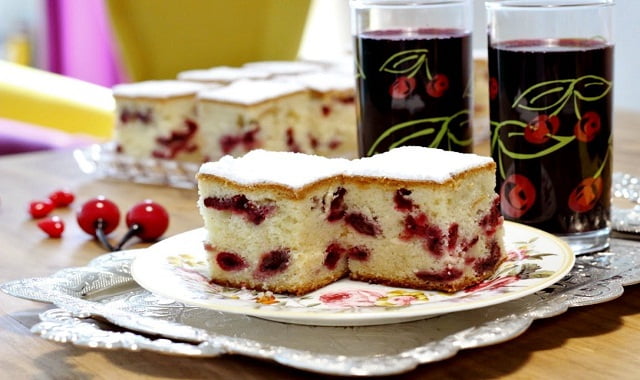 Kolač sa višnjama1
